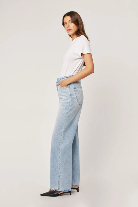 Load image into Gallery viewer, Rolla&amp;#39;s Stevie Longbeach Light Vintage Blue Jeans
