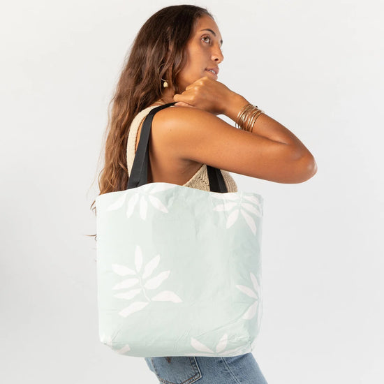 Load image into Gallery viewer, Reversible Tote Flora Eve
