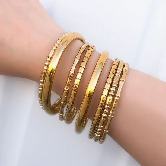 Load image into Gallery viewer, Classic Bangle Gold Water Resistant
