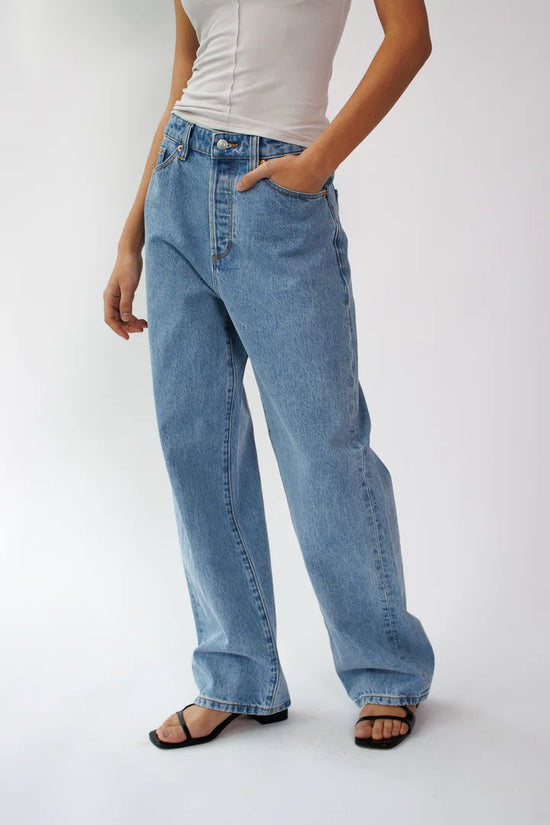 Load image into Gallery viewer, Rolla&amp;#39;s Super Loose Country Blue Mid Vintage Blue Jeans
