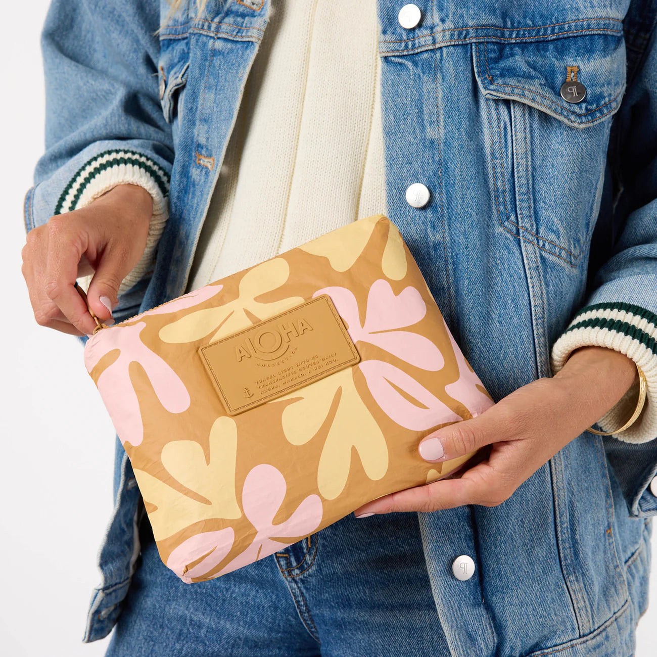Aloha Collection Swoosh Small Pouch Hey Girl/Tan